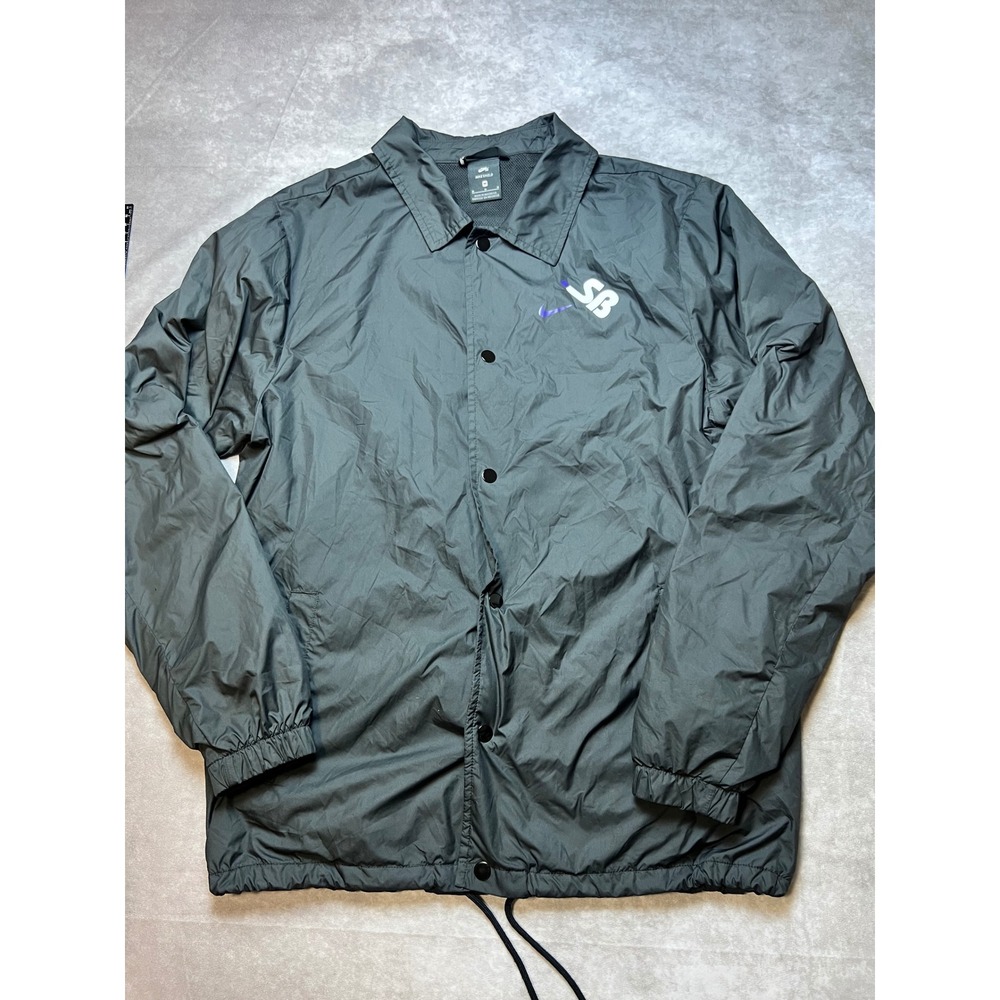Nike SB Shield Coaches Jacket Mens Medium Black Graphic Logo Windbreaker 1123
